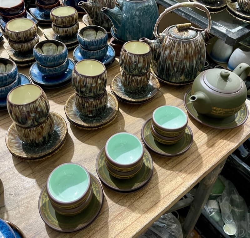Drip-glaze cups and saucers with kettle