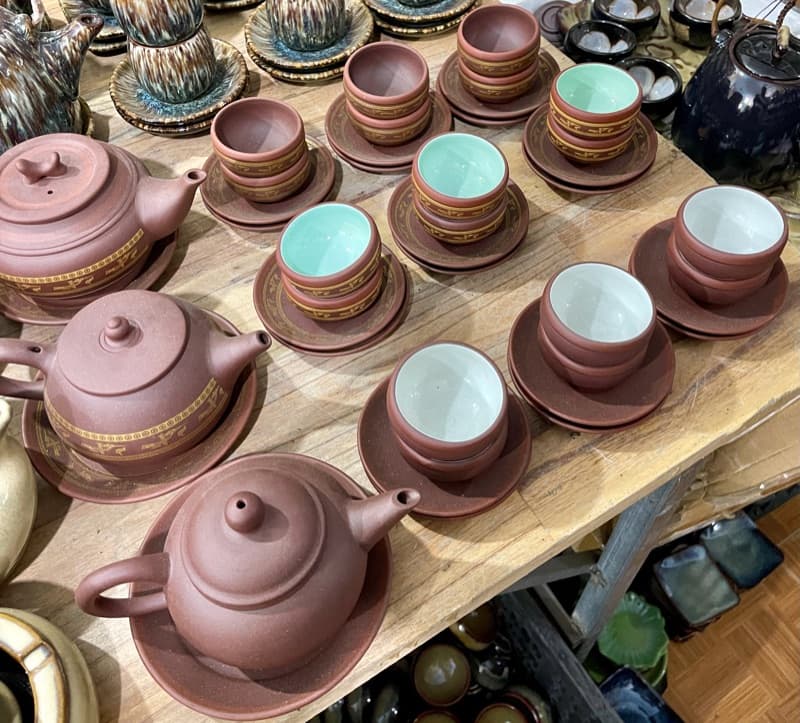 Red clay teapots and cups with gilded bands